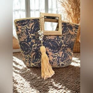 💙TIME & TRU💙Navy/Tan Straw Leaf Reversible Beach Tote Bag w/Wood Handles